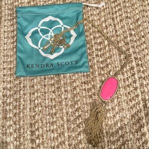 Long Kendra Scott Fushcia/hot pink Rayne tassle pendant and chain!